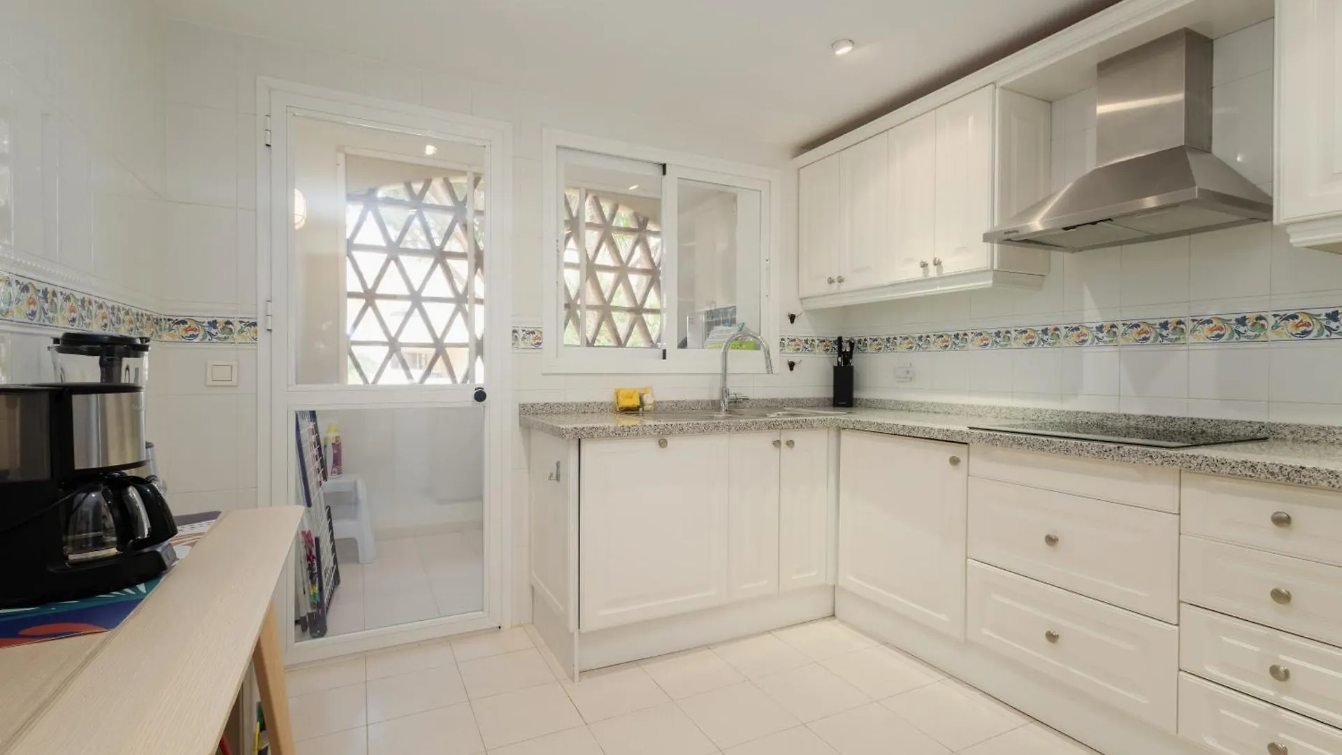 2 Bedroom Apartment Next To The Beach In Elviria, Μαρμπέλλα 0*,  Ισπανία