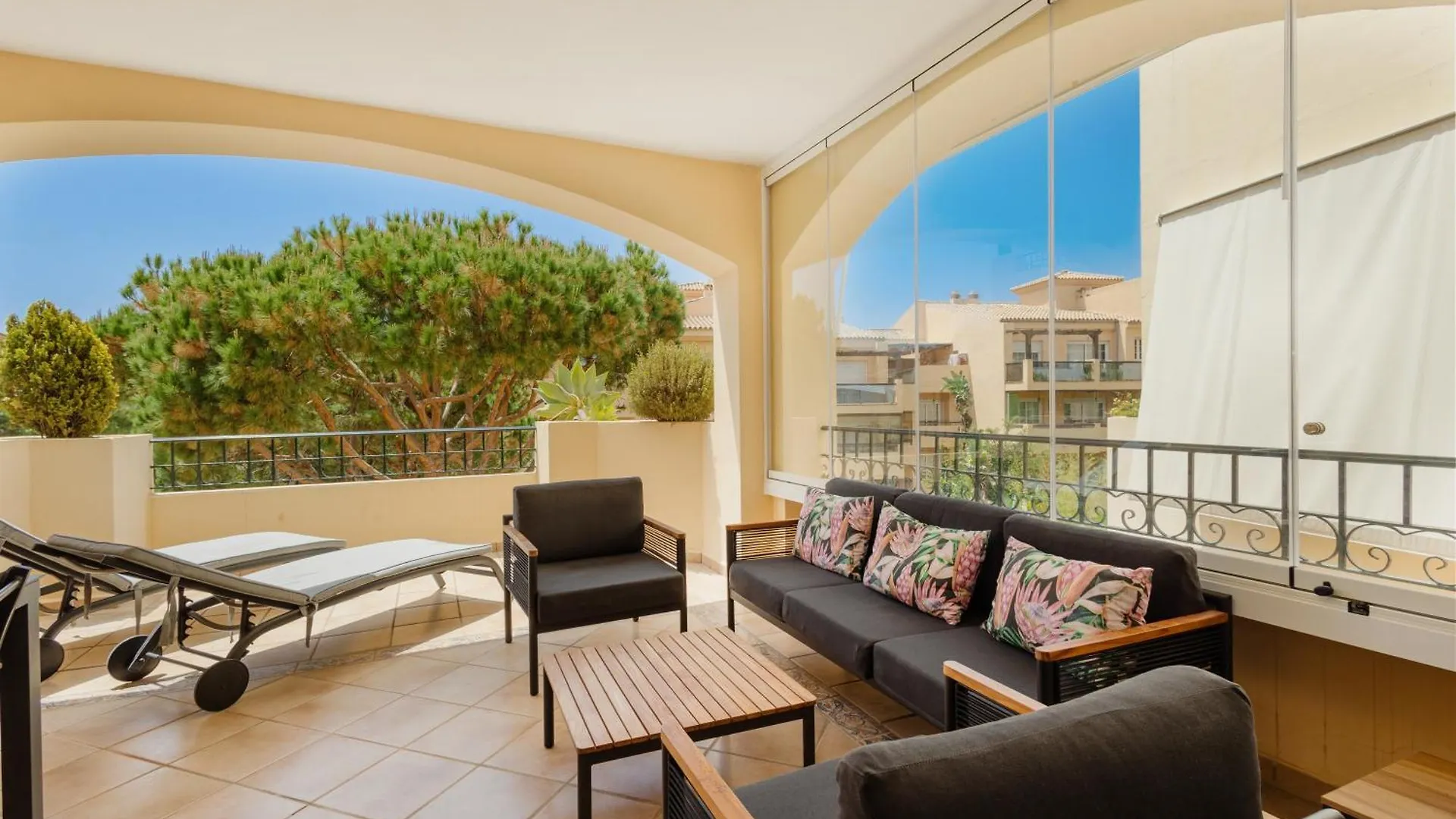 2 Bedroom Apartment Next To The Beach In Elviria, Μαρμπέλλα Ισπανία