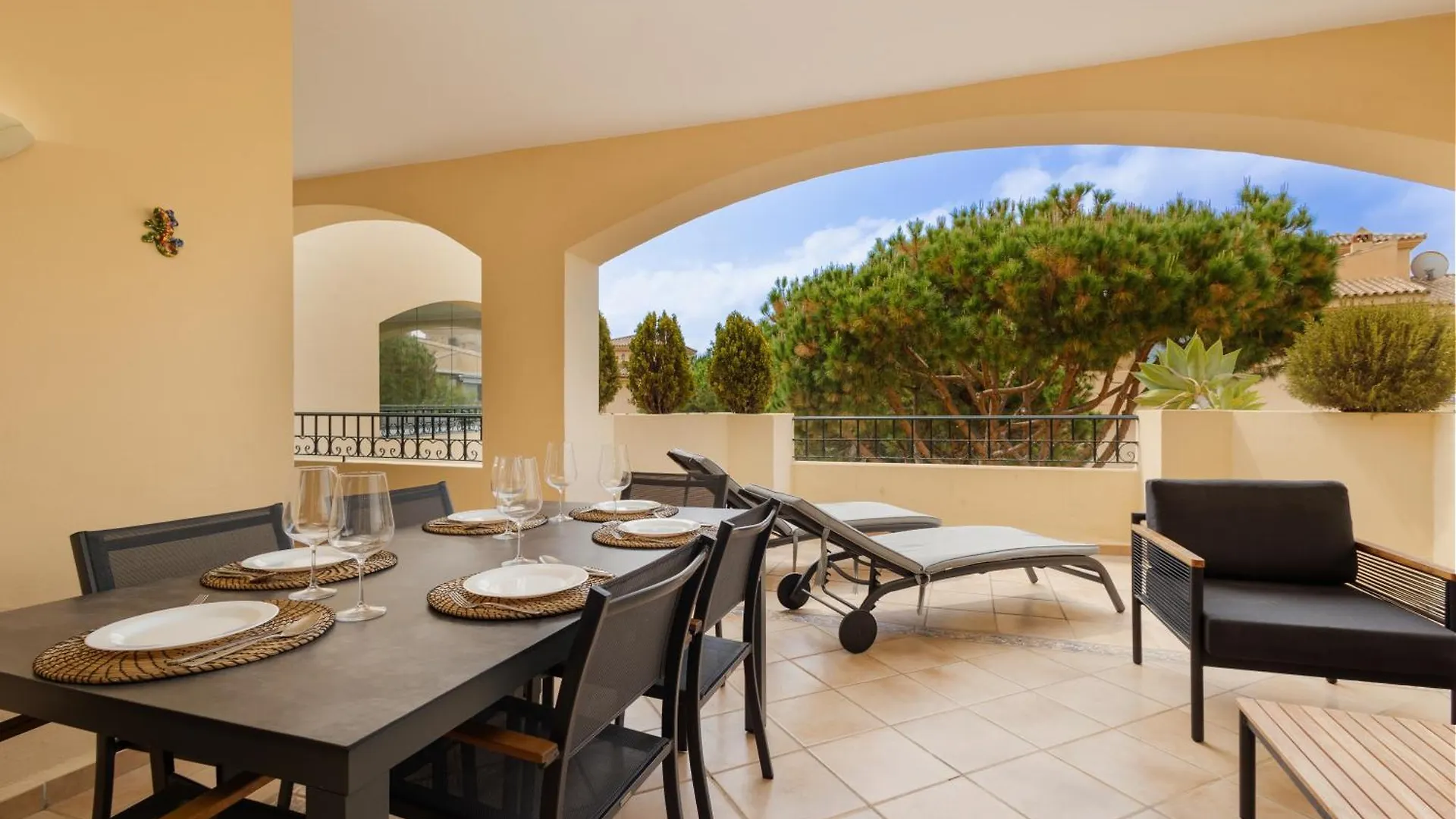 2 Bedroom Apartment Next To The Beach In Elviria, Μαρμπέλλα 0*,  Ισπανία