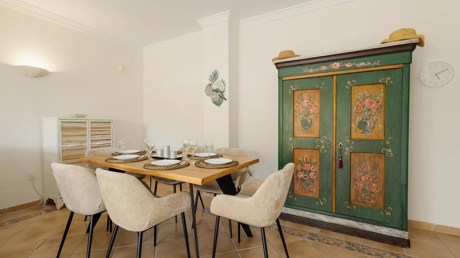 2 Bedroom Apartment Next To The Beach In Elviria, Μαρμπέλλα
