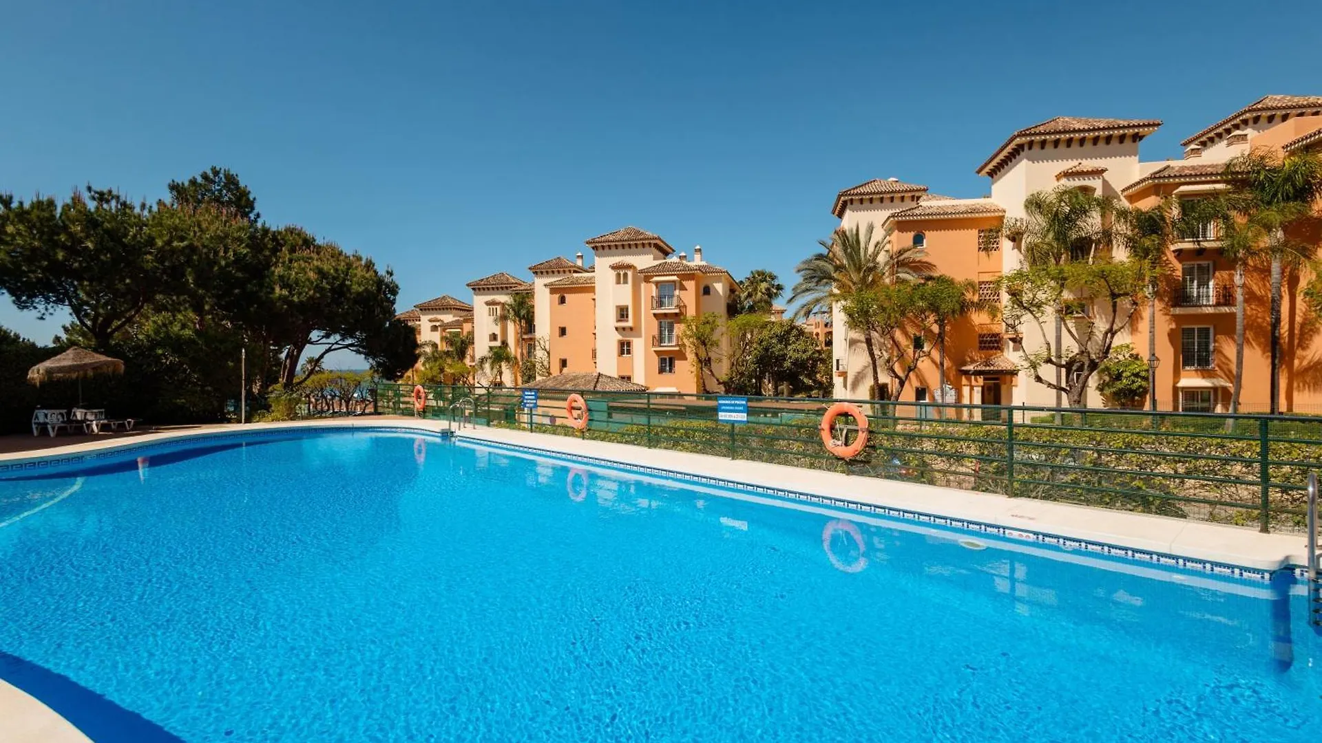 2 Bedroom Apartment Next To The Beach In Elviria, Μαρμπέλλα