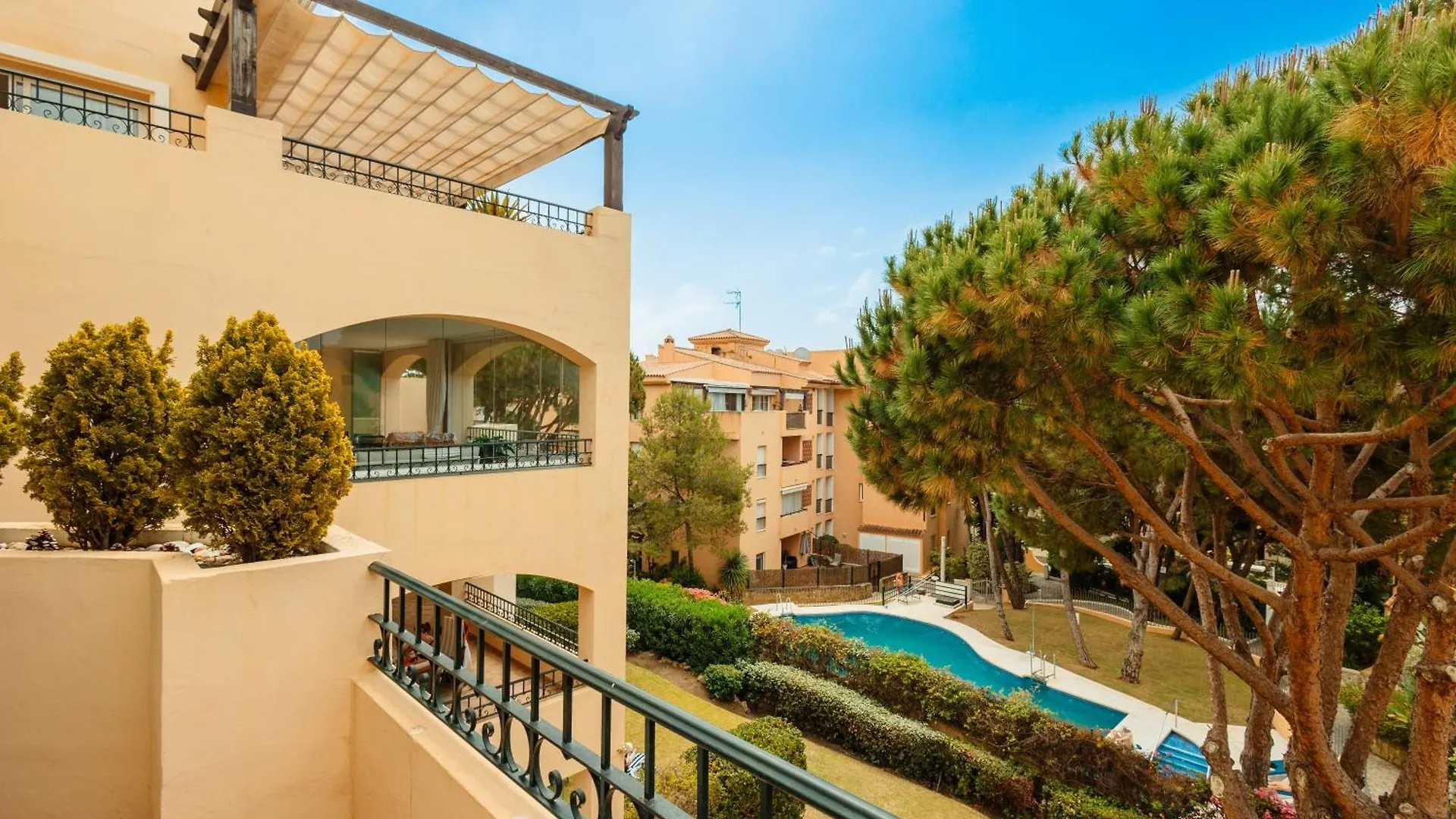 2 Bedroom Apartment Next To The Beach In Elviria, Μαρμπέλλα Ισπανία