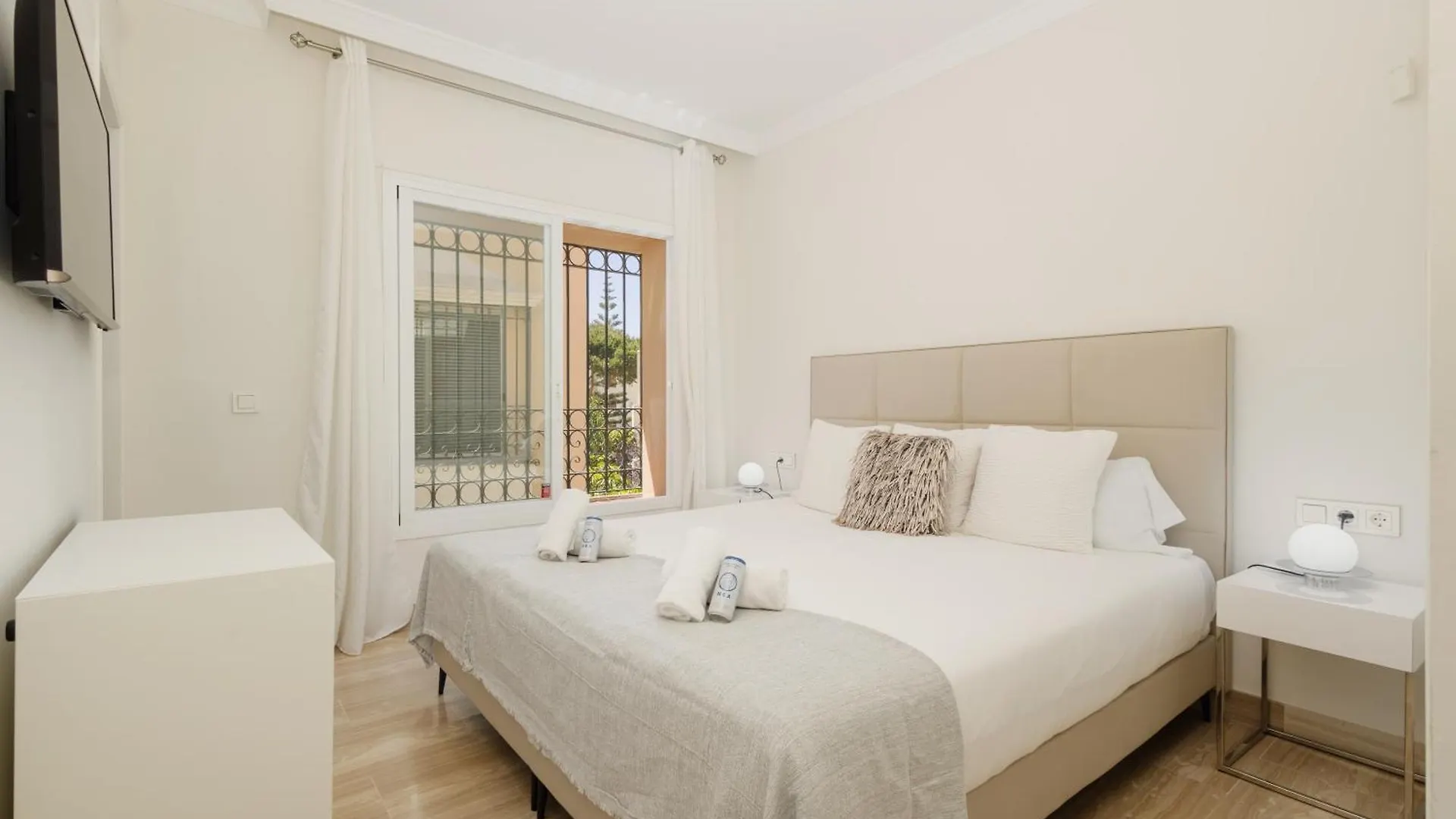 2 Bedroom Apartment Next To The Beach In Elviria, Μαρμπέλλα Ισπανία