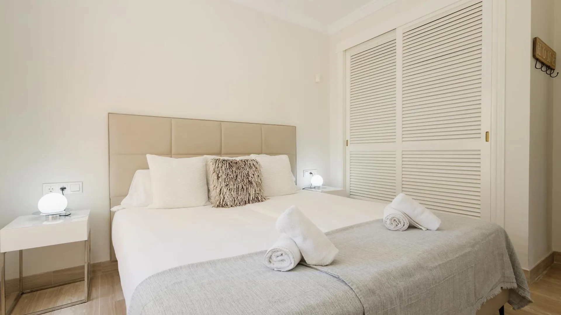 2 Bedroom Apartment Next To The Beach In Elviria, Μαρμπέλλα Ισπανία
