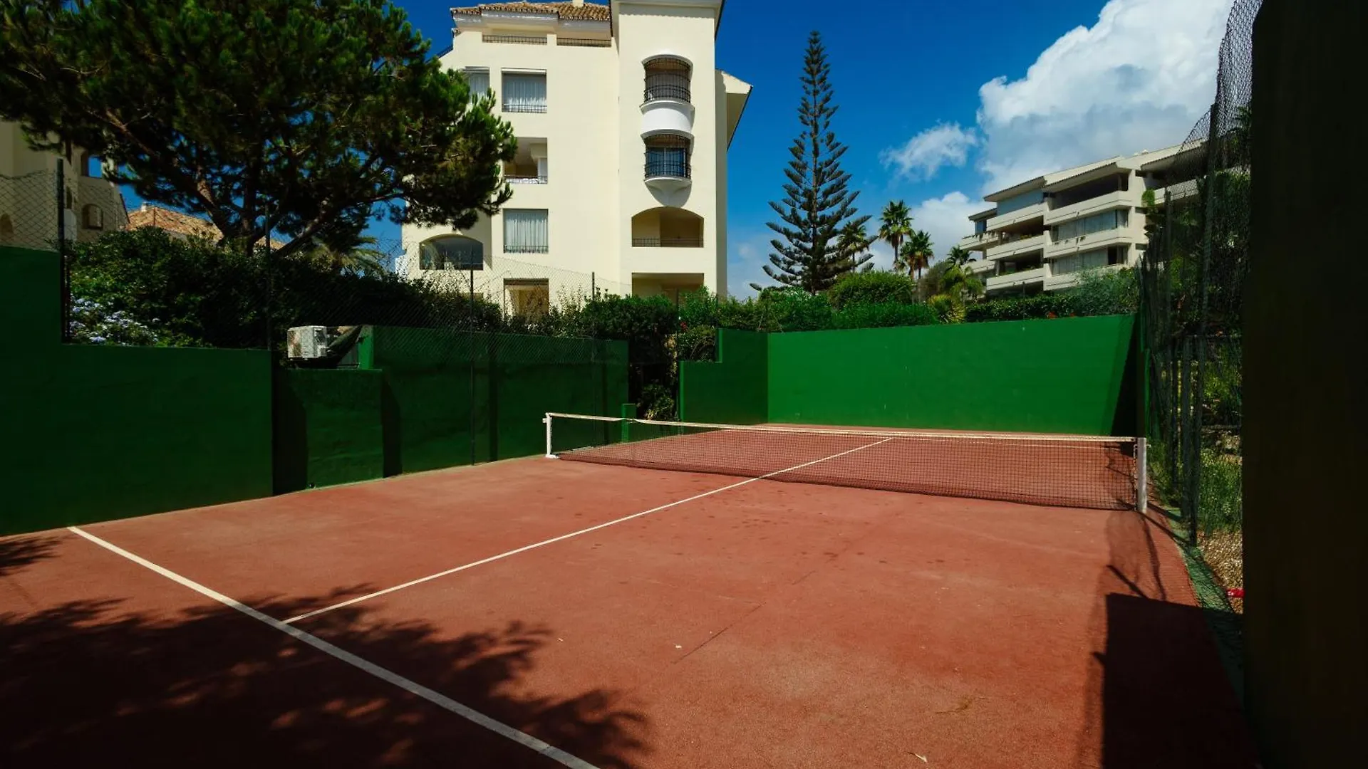 2 Bedroom Apartment Next To The Beach In Elviria, Μαρμπέλλα